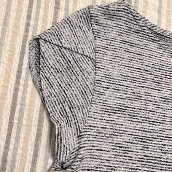 Small Petite Market & Spruce Button Back Top - Picture 6 of 8